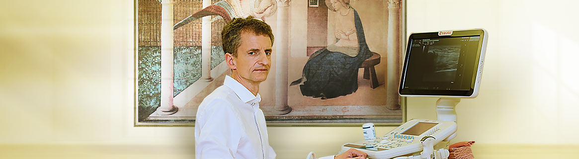Herr Dr. Kirchgässner mit einem Ultraschallgerät